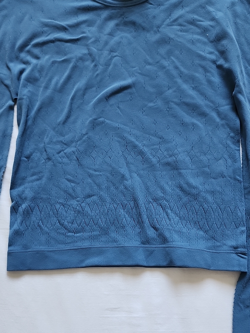 Fabletics Slate Blue Seamless Long Sleeve Crop Workout Top Thumbholes Size S NWT - Picture 2 of 8
